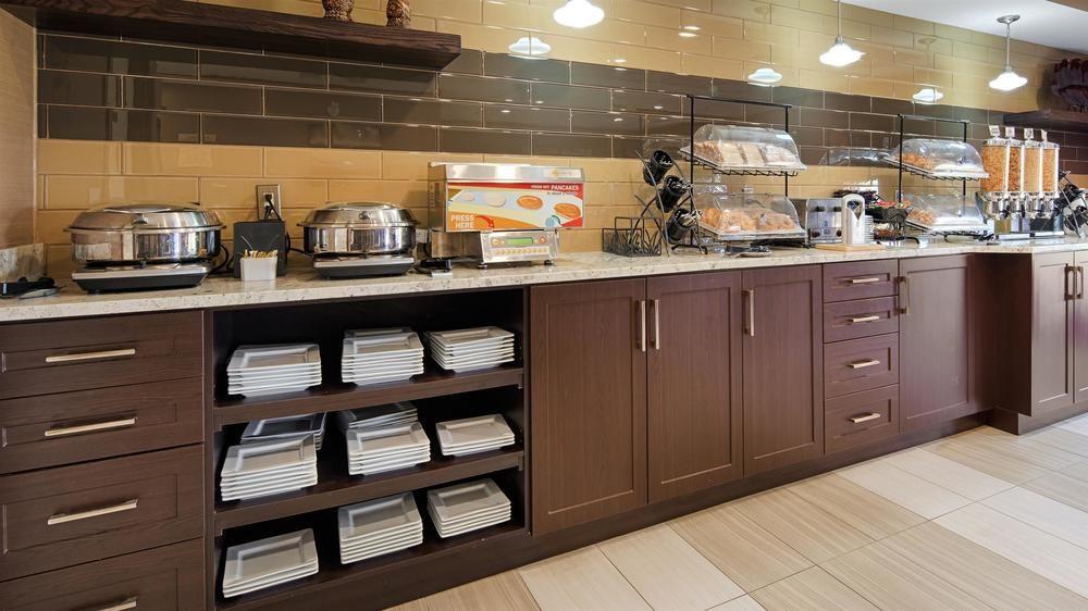 Best Western Plus Red Deer Inn & Suite Экстерьер фото