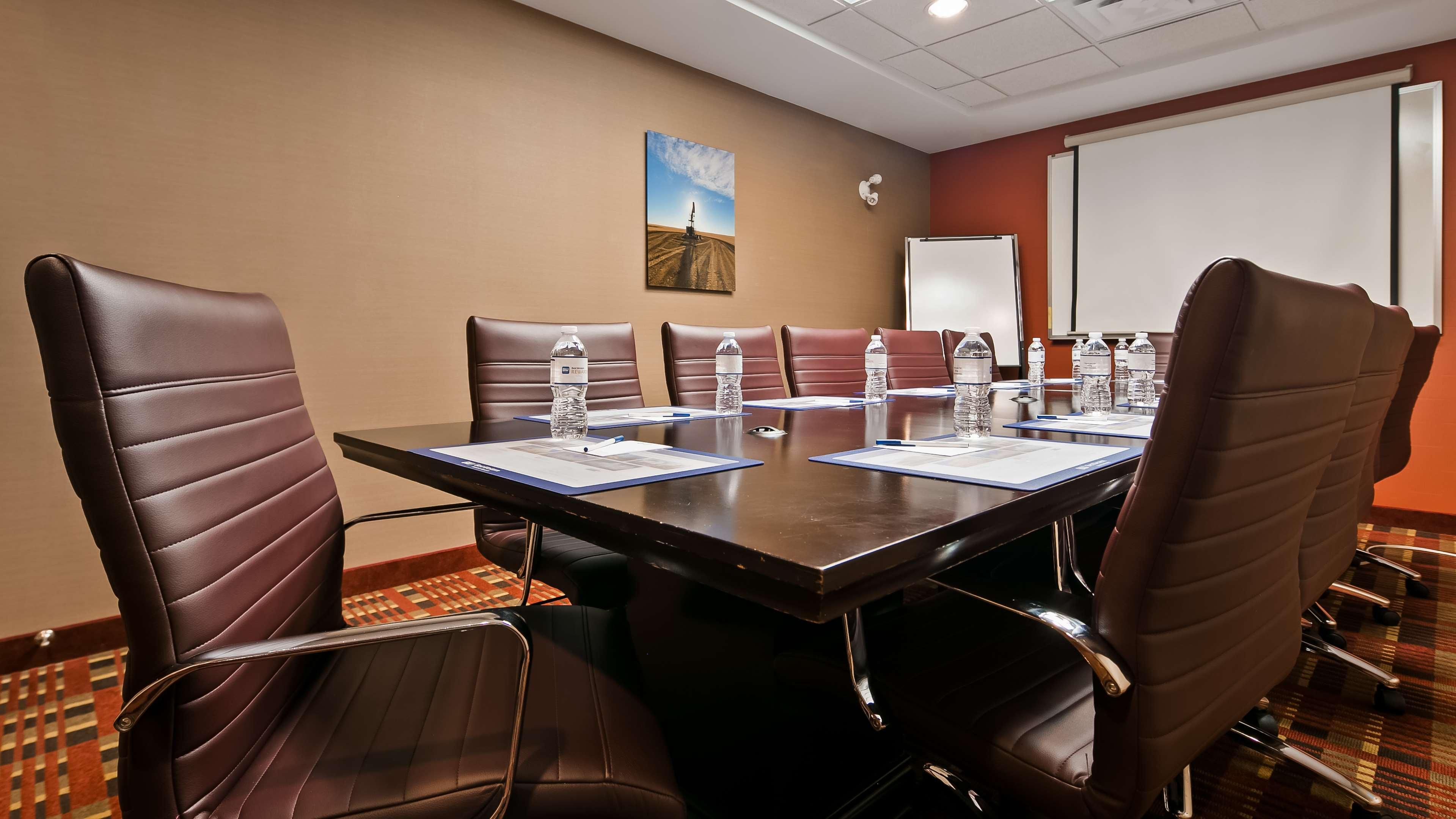 Best Western Plus Red Deer Inn & Suite Экстерьер фото