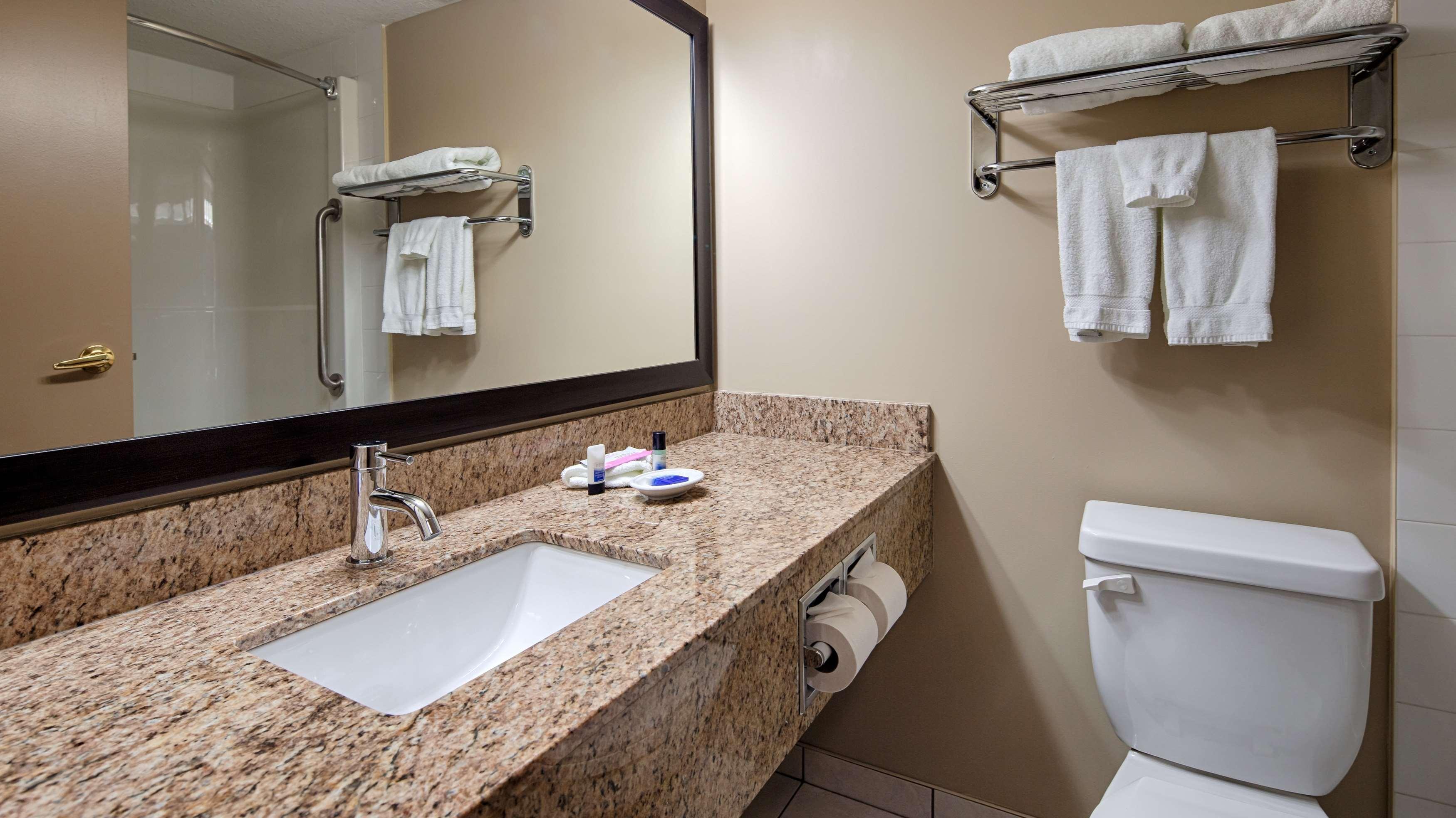 Best Western Plus Red Deer Inn & Suite Экстерьер фото
