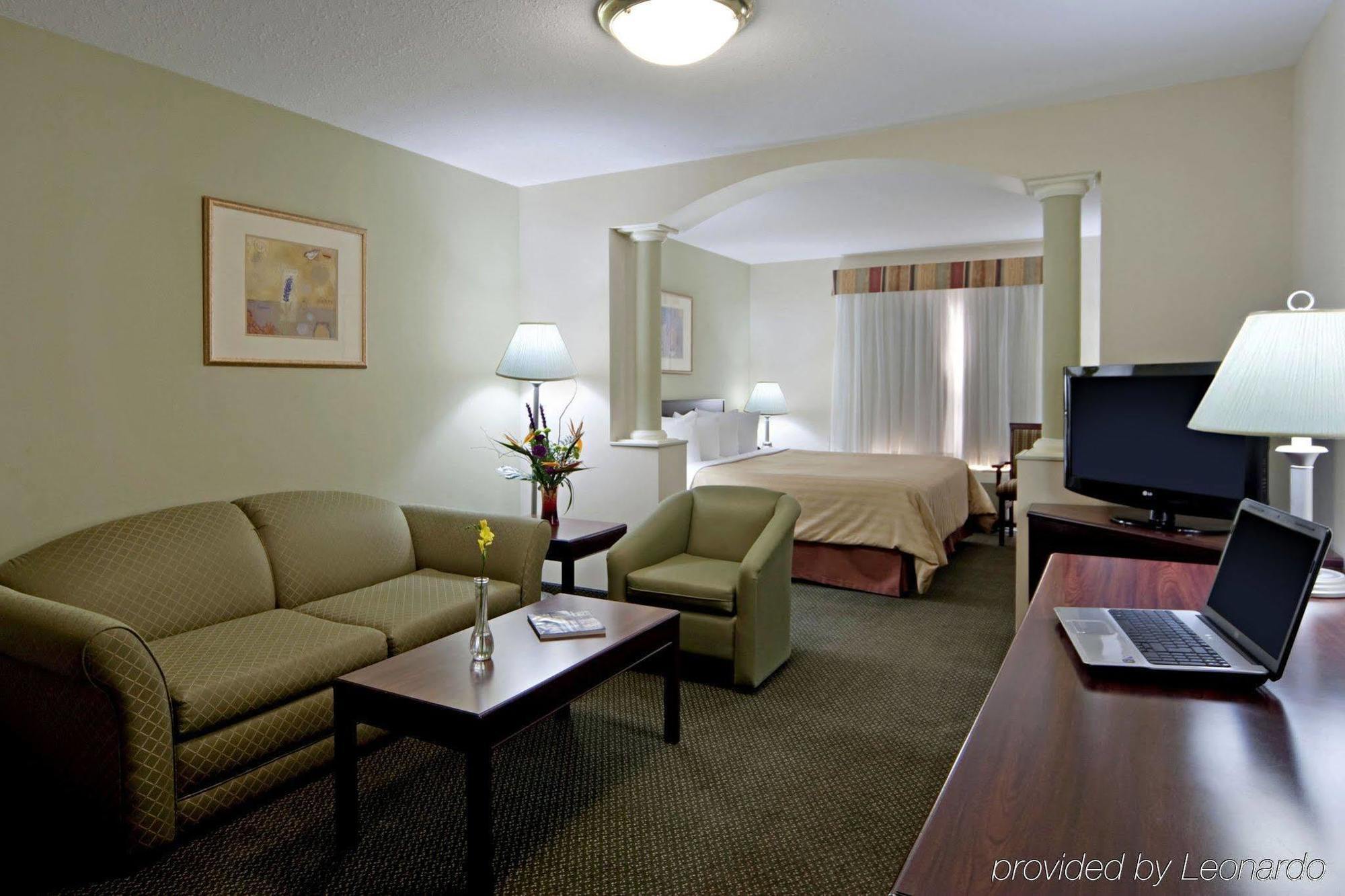 Best Western Plus Red Deer Inn & Suite Номер фото